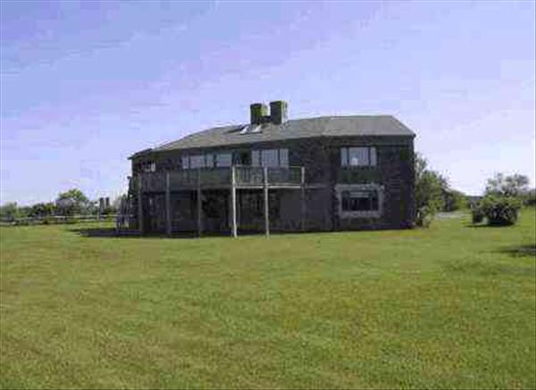 17 Katama Farm Road Edgartown, MA 02539 - Photo 1 of 2 http://d1qzqeyxiitrap.cloudfront.net/photos/9159/600/380c4786.jpg