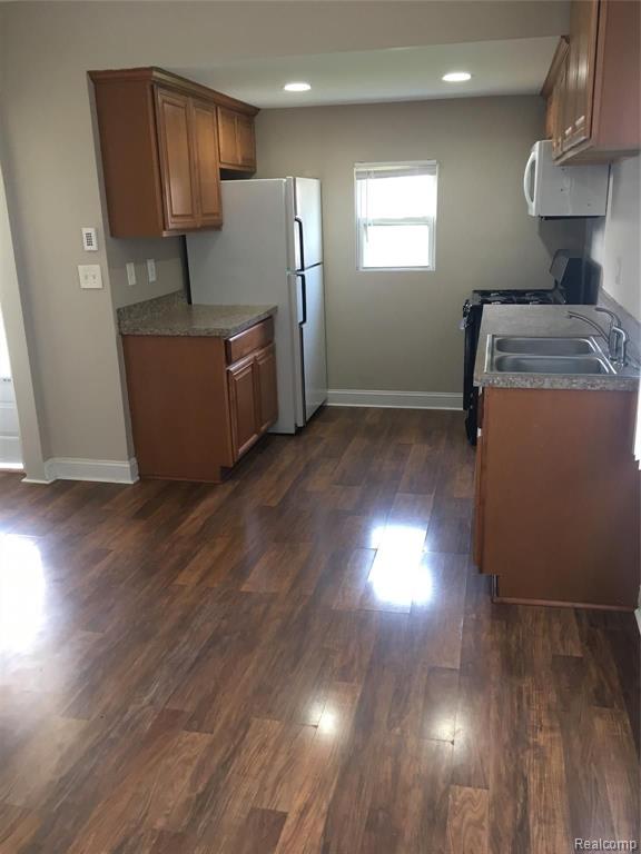 8204 Republic Avenue Warren, MI 48089 - Photo 4 of 17