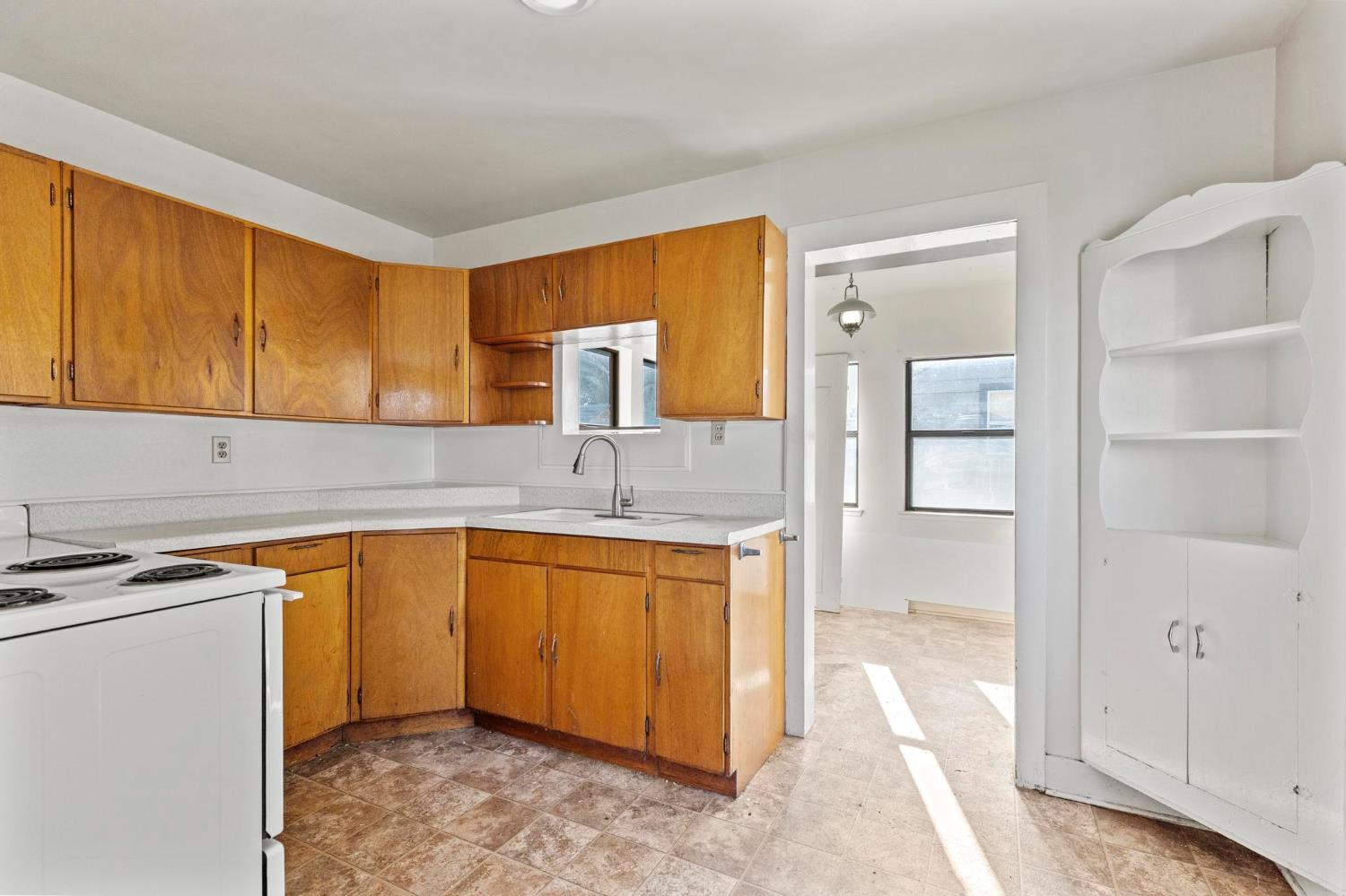 229 Vine Street Maxwell, CA 95955 - Photo 12 of 33 Kitchen.