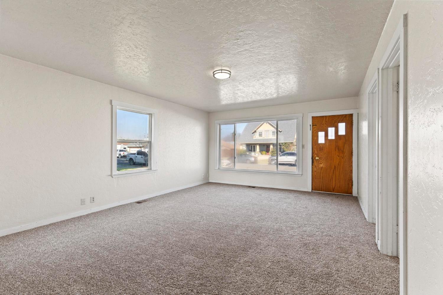 229 Vine Street Maxwell, CA 95955 - Photo 3 of 33 Living area.