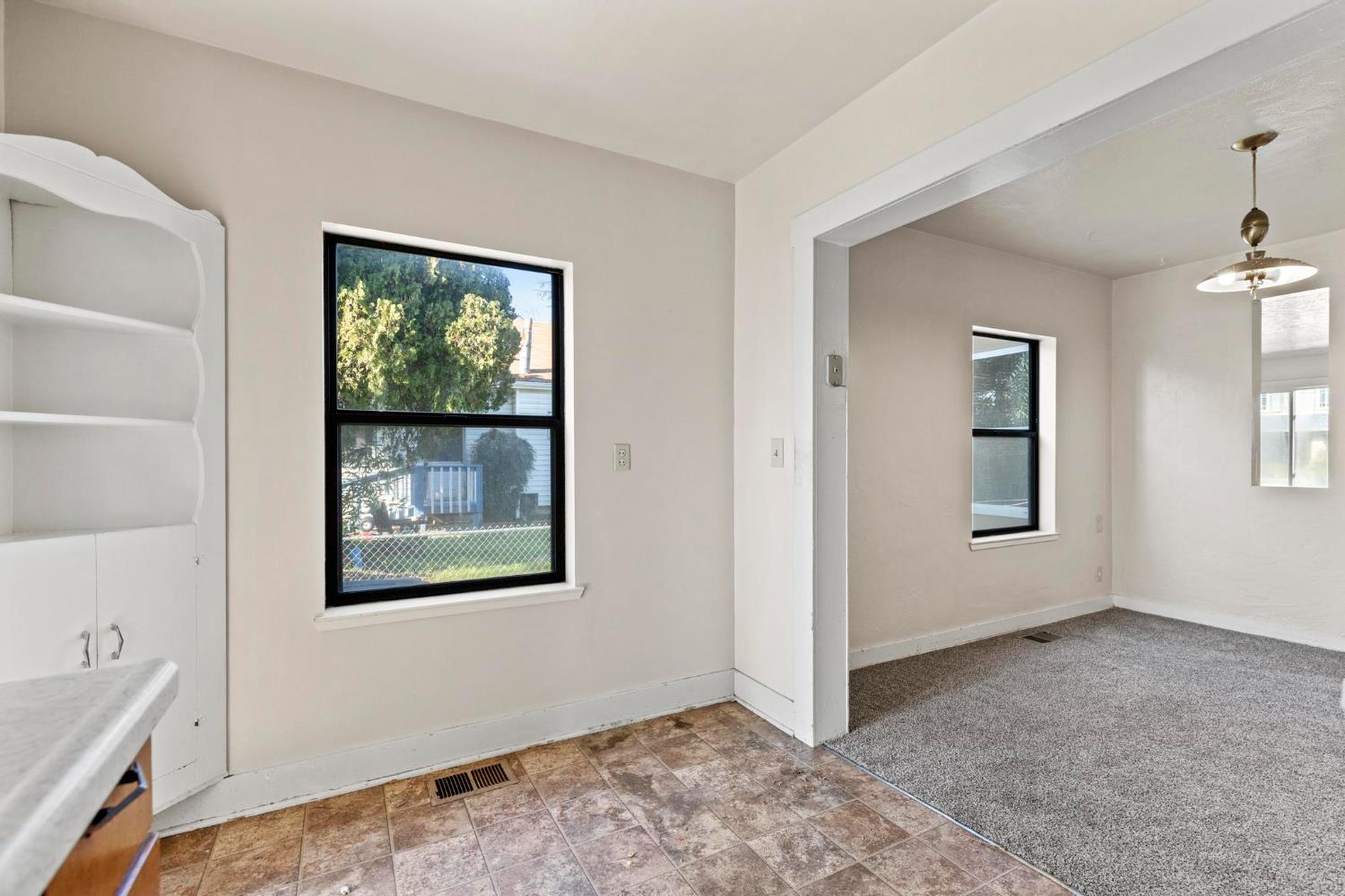 229 Vine Street Maxwell, CA 95955 - Photo 6 of 33 Dining area.