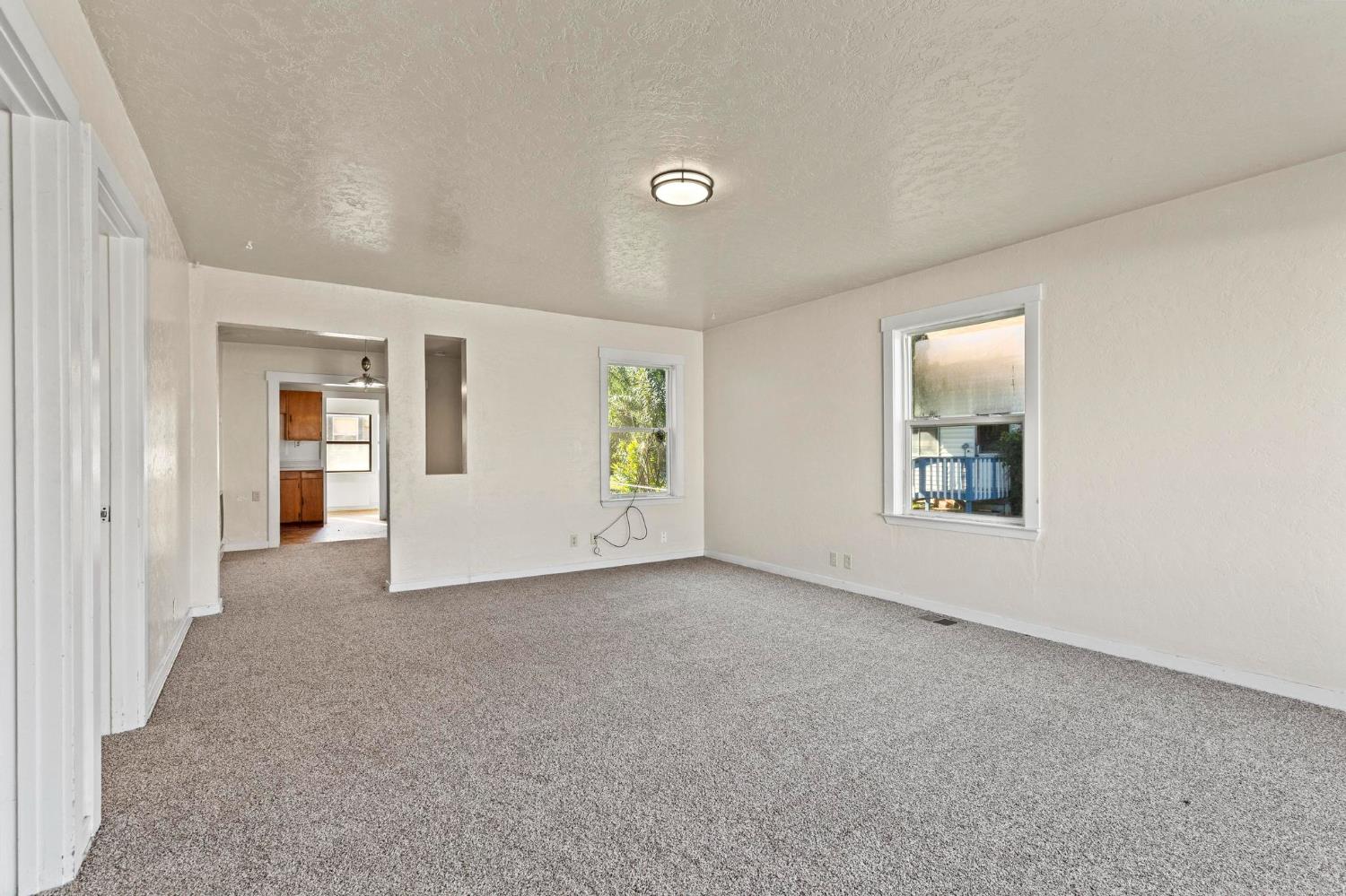 229 Vine Street Maxwell, CA 95955 - Photo 7 of 33 Dining area.