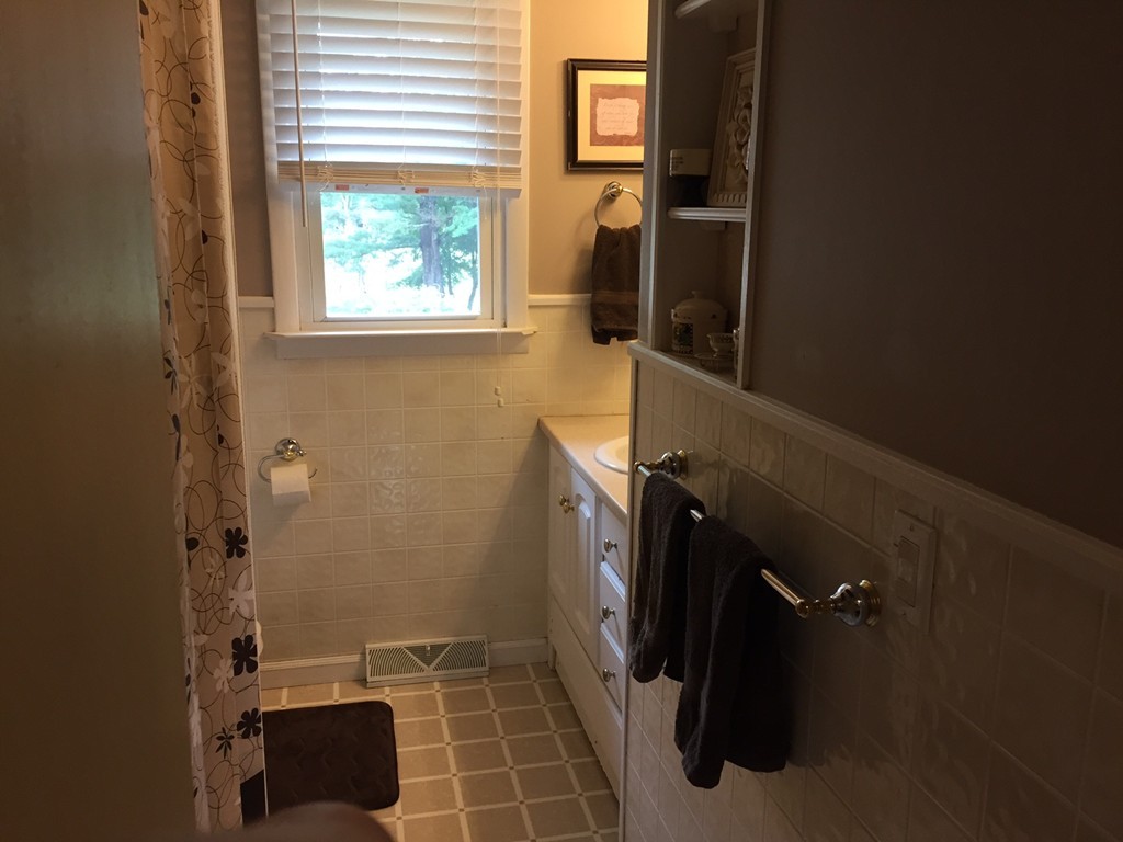 69 Christopher Road Holliston, MA 01746 - Photo 8 of 28 Gallery Image 8