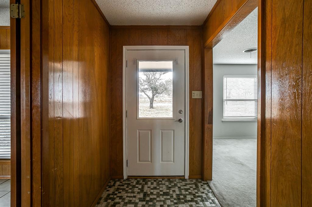 938 County Road 3341 Paradise, TX 76073 - Photo 18 of 40 a view of a bathroom
