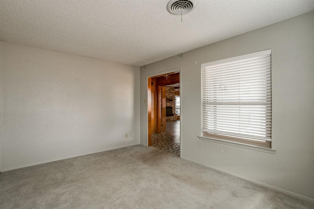 938 County Road 3341 Paradise, TX 76073 - Photo 32 of 40 an empty room with windows