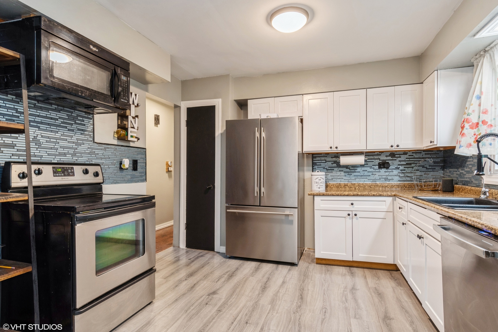 28W525 Douglas Road Naperville, IL 60564 - Photo 3 of 21