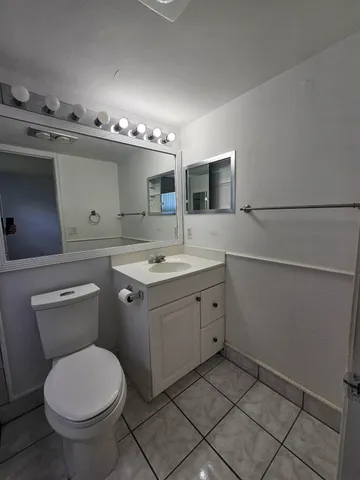 $1,350 | 105 Windsor East, Unit 105, West Palm Beach, FL 33417