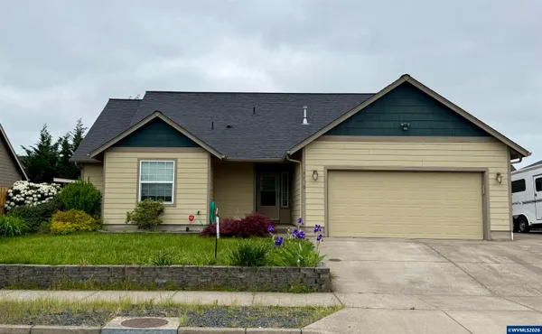 $440,000 | 3480 Bald Eagle Drive, Lebanon, OR 97355