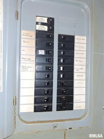 $170,000 | 26113 North Lakeland Road, Canton, IL 61520