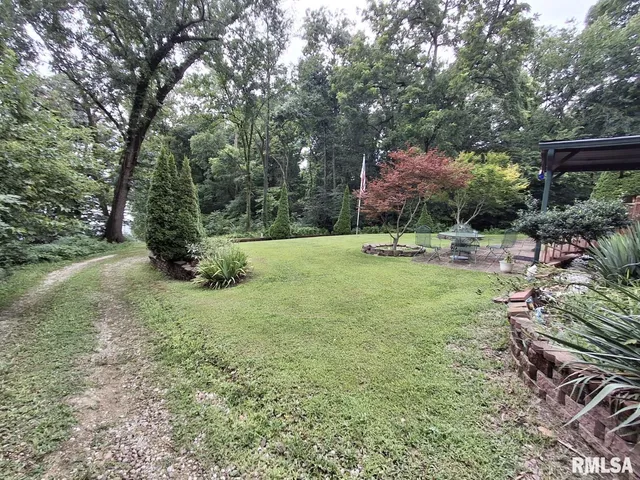 $170,000 | 26113 North Lakeland Road, Canton, IL 61520