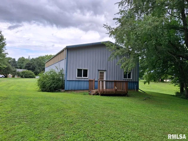 $170,000 | 26113 North Lakeland Road, Canton, IL 61520