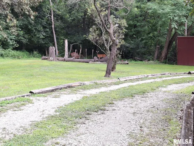 $170,000 | 26113 North Lakeland Road, Canton, IL 61520