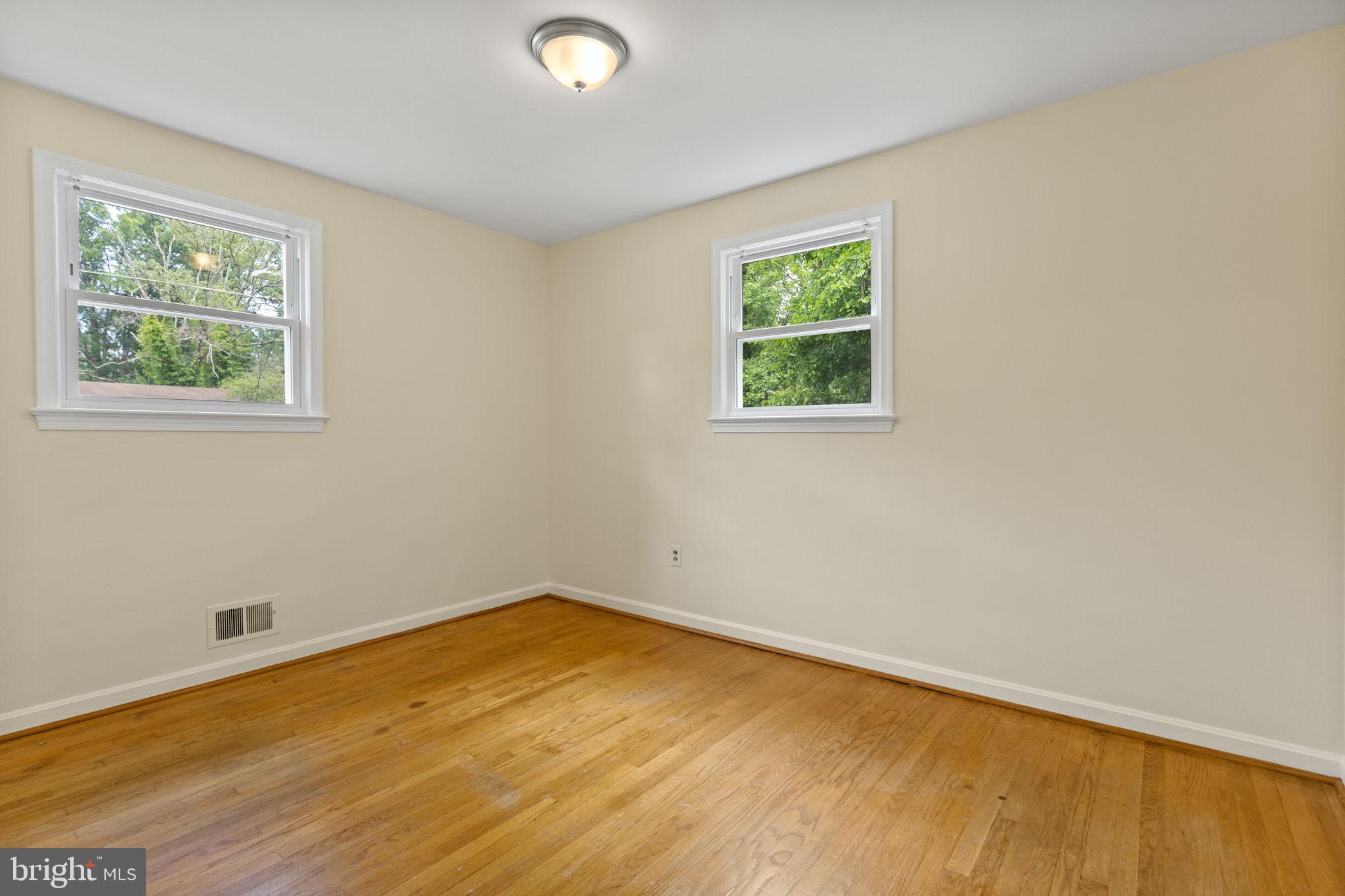 5508 Spruce Drive Clinton, MD 20735 - Photo 13 of 31 an empty room with a window