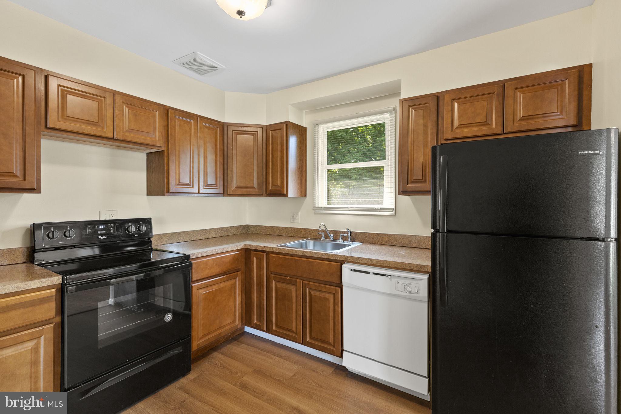 5508 Spruce Drive Clinton, MD 20735 - Photo 9 of 31 a kitchen with a sink stove and refrigerator