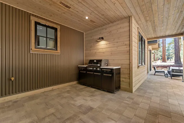 a view of a livingroom with furniture