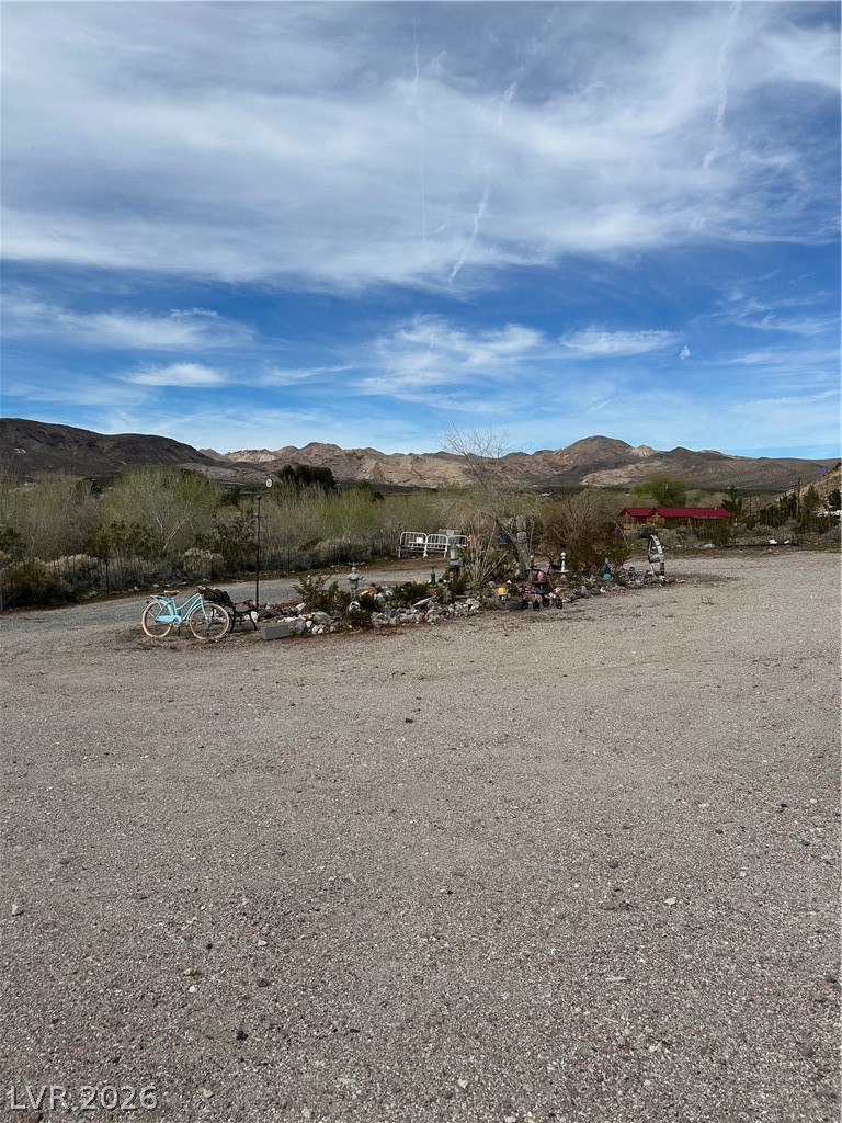 100 West Spruce Street Beatty, NV 89003 - Photo 28 of 28 Roundabout driveway and view from the back door.