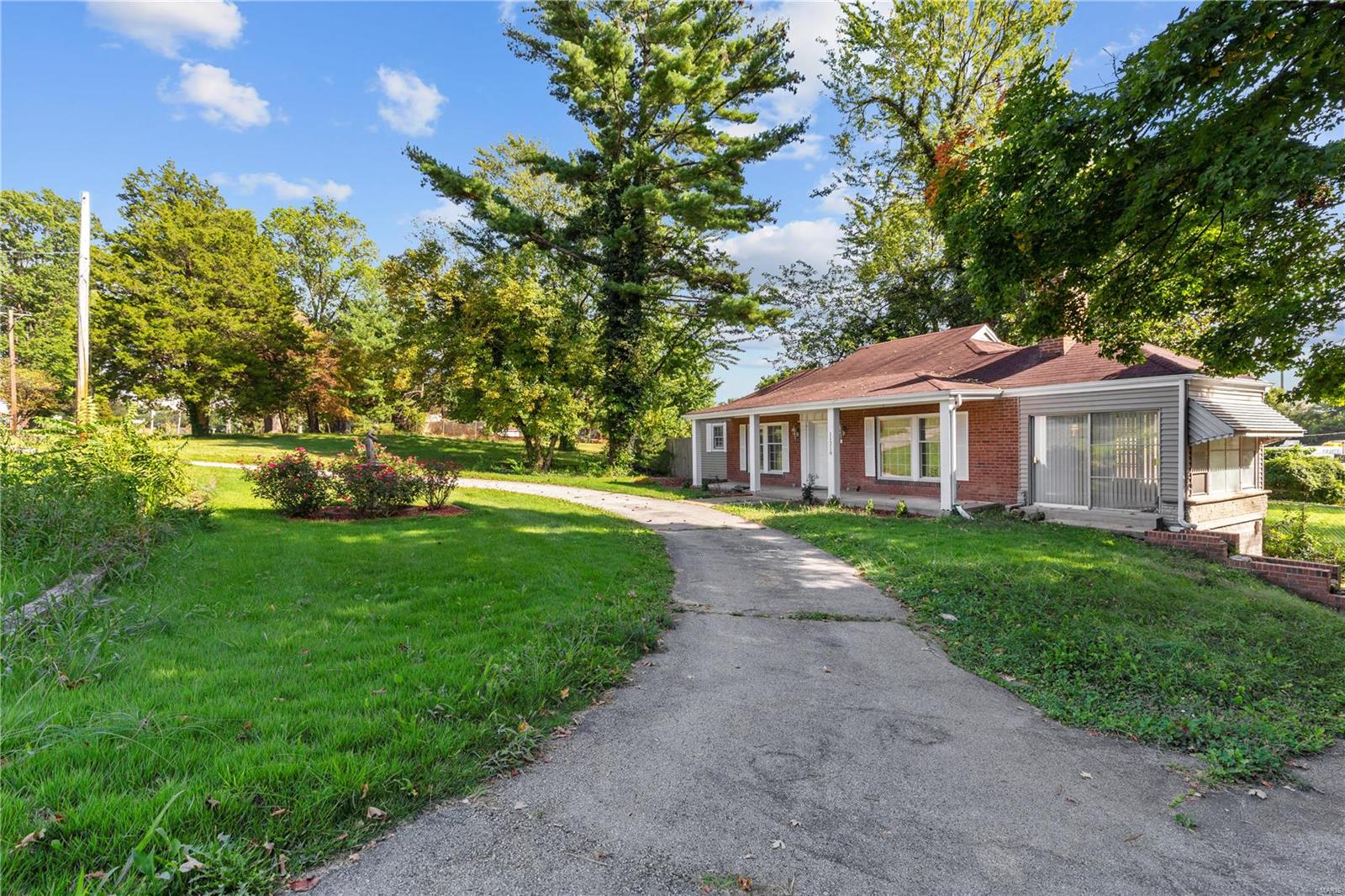 11210 Larimore Road St. Louis, MO 63138 - Photo 3 of 19