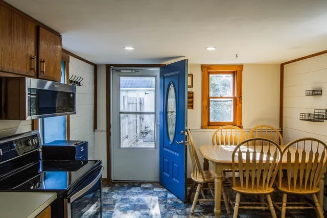 a view of a livingroom with furniture