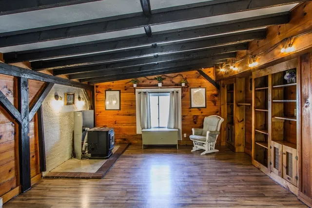 a view of livingroom with furniture