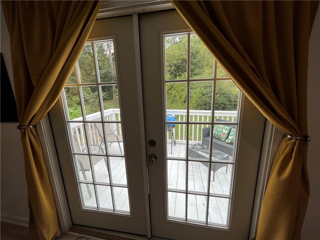 718 Fairburn Road Northwest Atlanta, GA 30331 - Photo 4 of 6 a view of an entryway