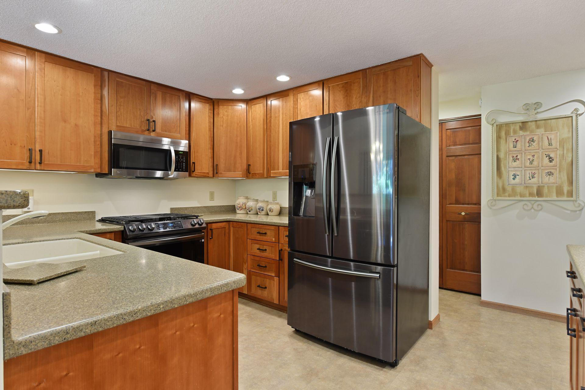 17655 Breconwood Road Minnetonka, MN 55391 - Photo 11 of 35 Gallery Image 11