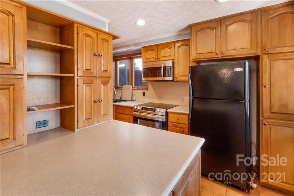 1199 Fox Run Road Waynesville, NC 28785 - Photo 3 of 18 Gallery Image 3