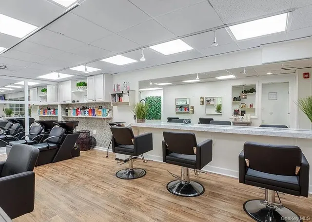 $699,999 | 231 Dune Road, Unit 908 & 909, Westhampton Beach, NY 11978