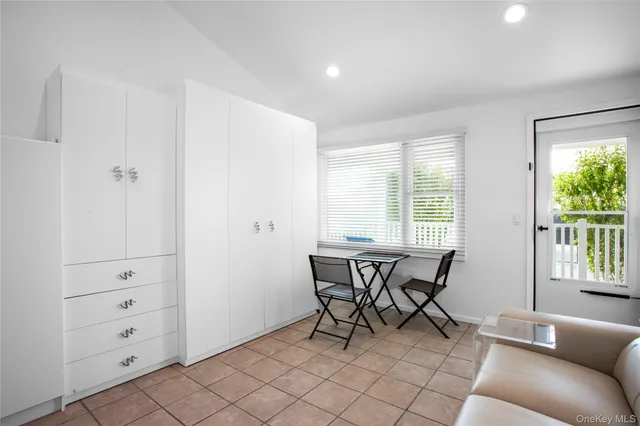 $699,999 | 231 Dune Road, Unit 908 & 909, Westhampton Beach, NY 11978