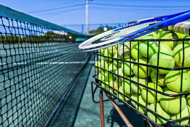 $699,999 | 231 Dune Road, Unit 908 & 909, Westhampton Beach, NY 11978