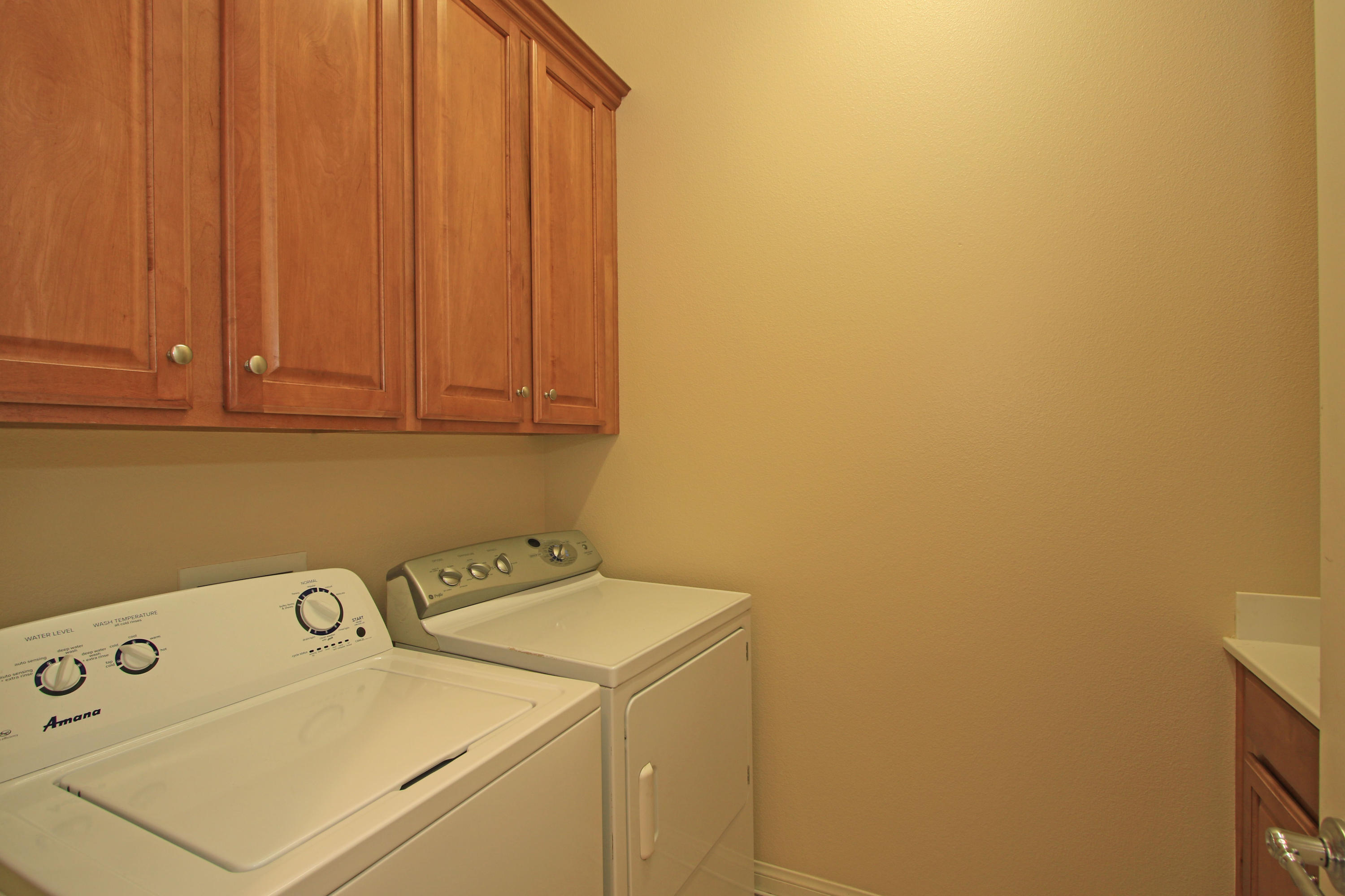 81642 Avenida Bolero Indio, CA 92203 - Photo 28 of 38 a utility room with dryer and washer
