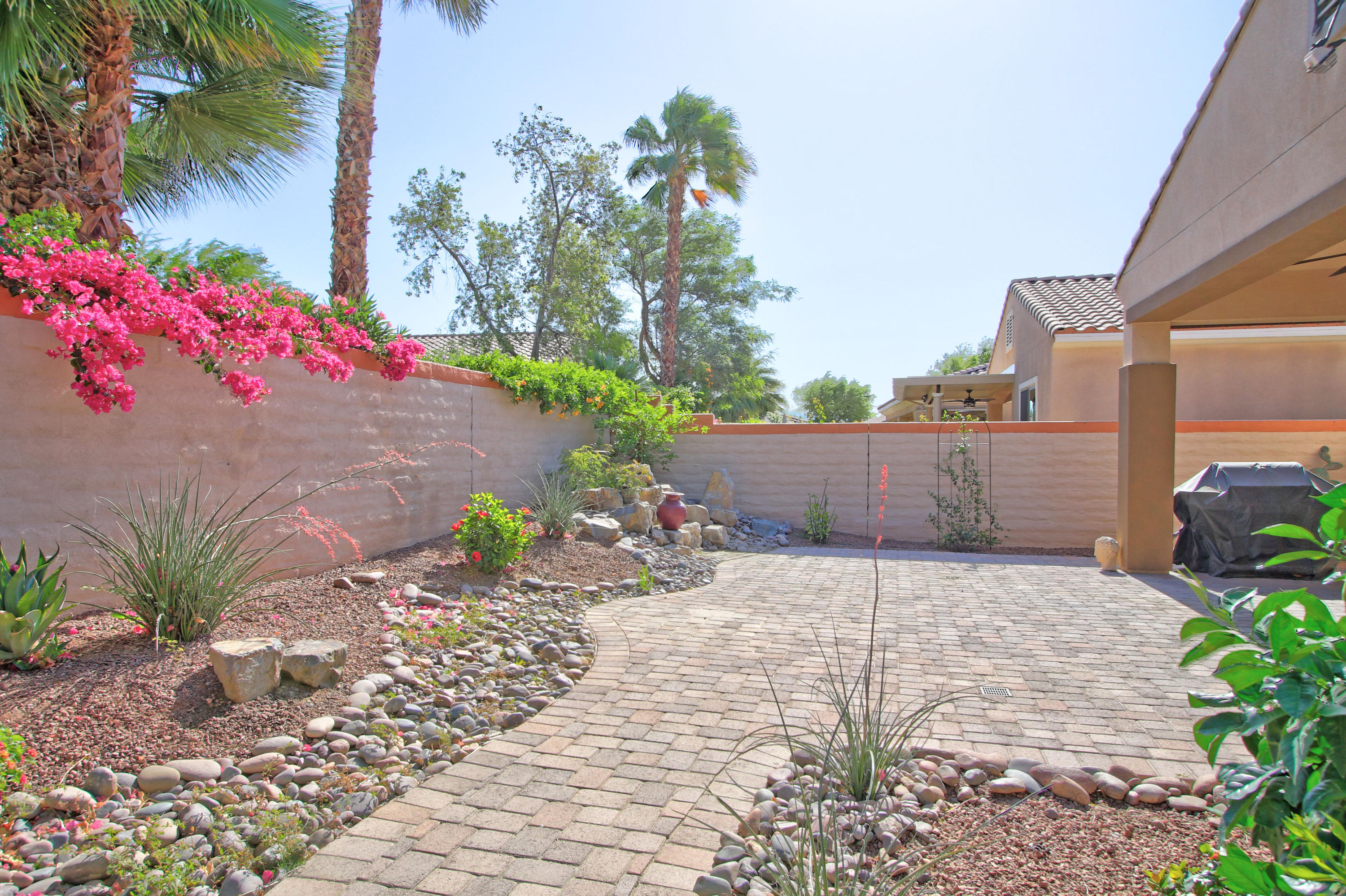 81642 Avenida Bolero Indio, CA 92203 - Photo 8 of 38 a view of a backyard