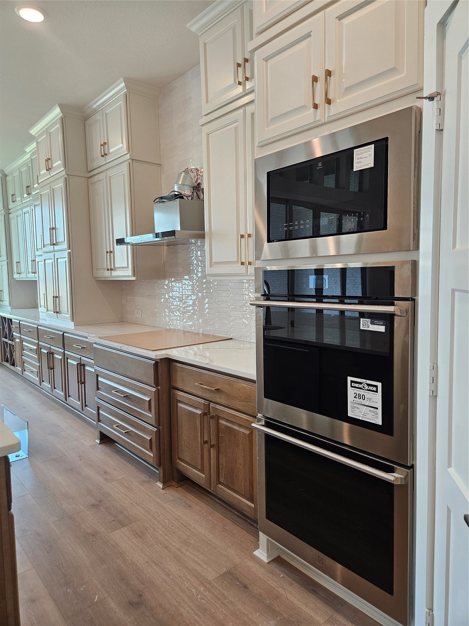 8701 Antelope Cyn Way Manvel, TX 77578 - Photo 7 of 32 a kitchen with stainless steel appliances and cabinets