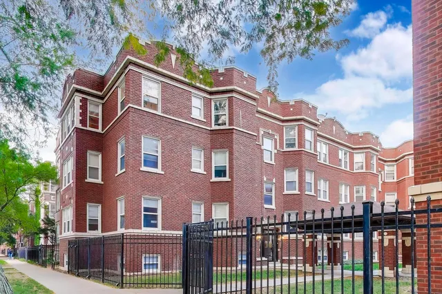 $289,000 | 6421 North Greenview Avenue, Unit 2W, Chicago, IL 60626
