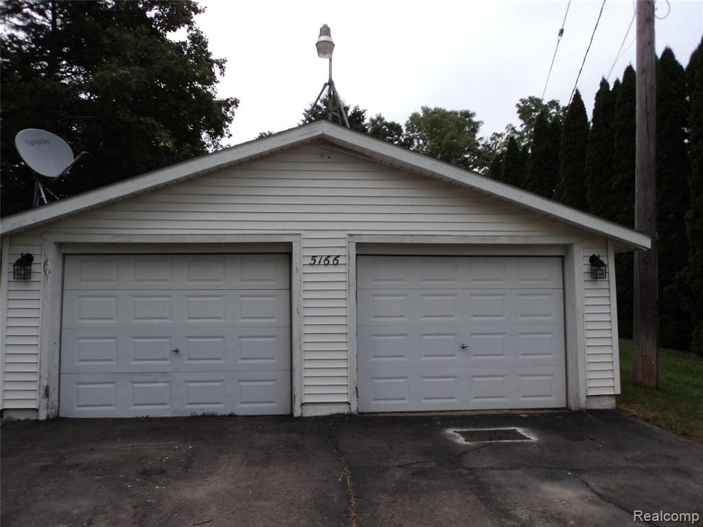 5166 Fenton Road Fenton, MI 48430 - Photo 5 of 22