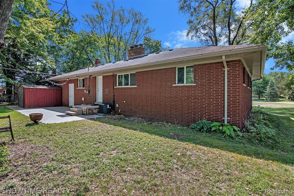 1831 Willowood Drive Rochester Hills, MI 48307 - Photo 15 of 18