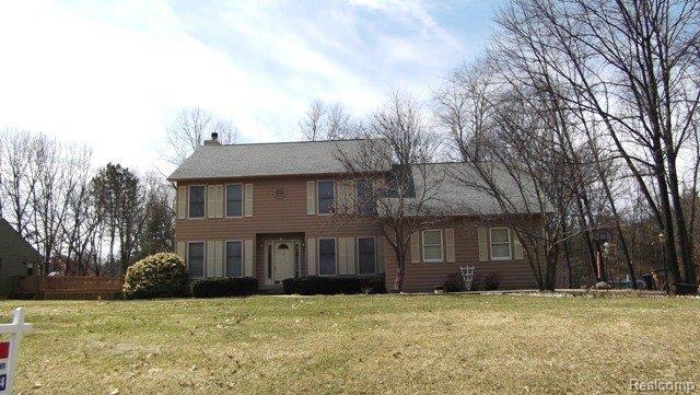 9074 Ravinewood Lane South Lyon, MI 48178 - Photo 4 of 19 3 quarters of an acre lot!