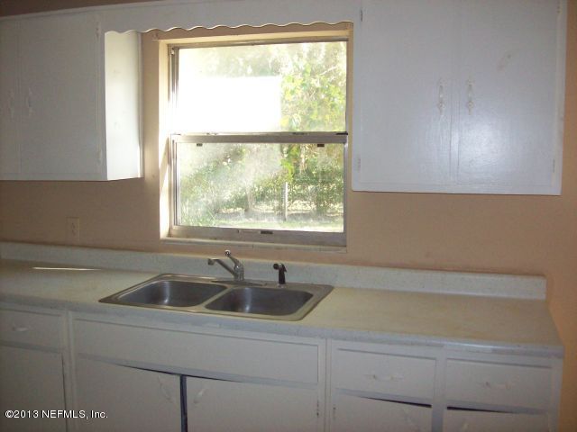 1616 Starratt Road Jacksonville, FL 32226 - Photo 10 of 11 Kitchen