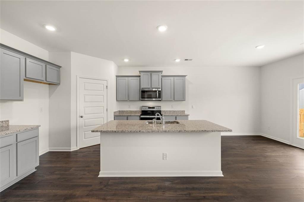 647 Whitman Lane Stockbridge, GA 30281 - Photo 13 of 50