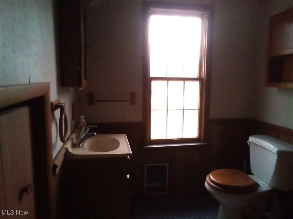 77900 Slater Road Cadiz, OH 43907 - Photo 17 of 19 2nd floor bath