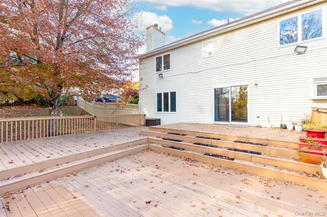 a view of yard with trees