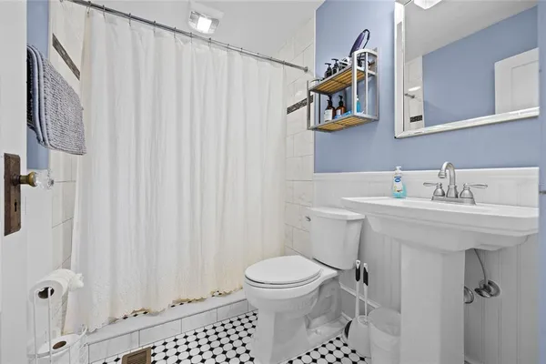 $2,100,000 | 205 Southeast 7th Street, Gainesville, FL 32601