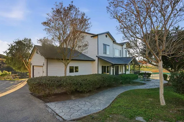 $2,200,000 | 1925 Robinhood Road, Vista, CA 92084