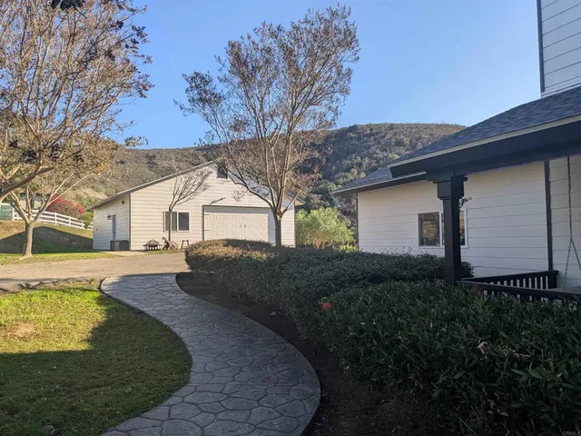 $2,200,000 | 1925 Robinhood Road, Vista, CA 92084