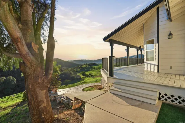 $2,200,000 | 1925 Robinhood Road, Vista, CA 92084