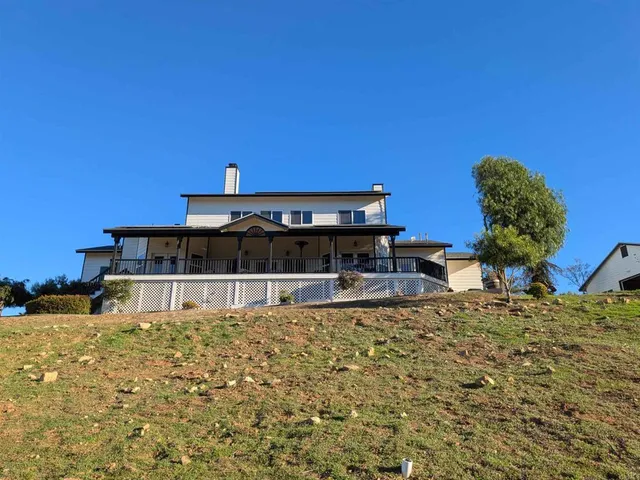 $2,200,000 | 1925 Robinhood Road, Vista, CA 92084
