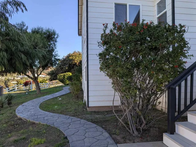 $2,200,000 | 1925 Robinhood Road, Vista, CA 92084