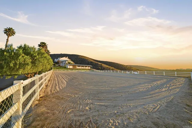 $2,200,000 | 1925 Robinhood Road, Vista, CA 92084