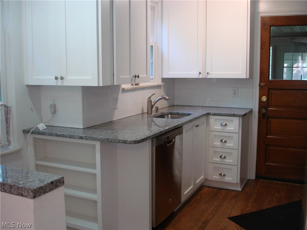 18027 Nottingham Road Cleveland, OH 44119 - Photo 6 of 34 Gorgeous efficient updated granite kitchen with plenty of cabinetry, shelving and brand new stainless steel appliances!