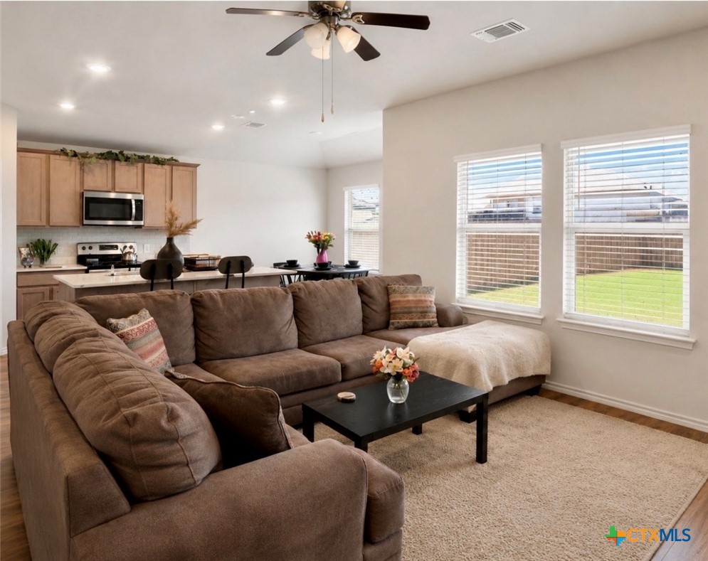 1524 Merritt Road Temple, TX 76504 - Photo 7 of 17 Living Room