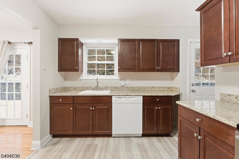 295 Franklin Road Denville, NJ 07834 - Photo 10 of 33